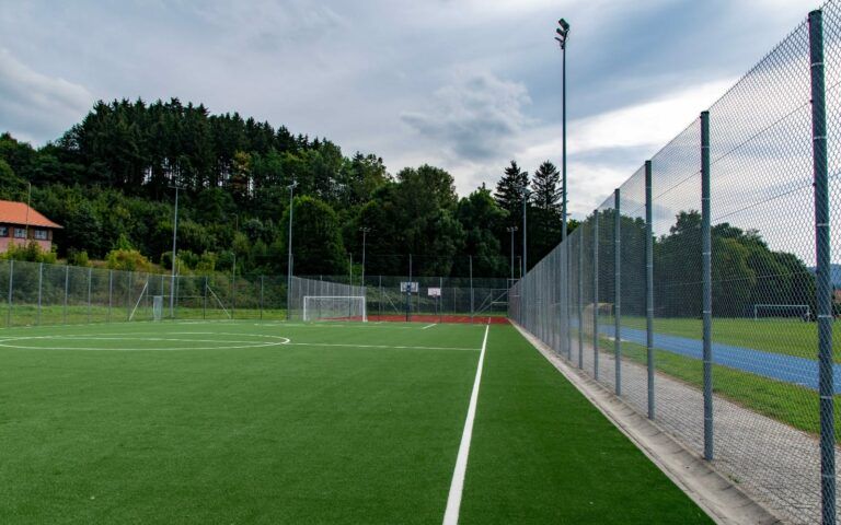 Modernizacja boiska piłkarskiego i wielofunkcyjnego przy ulicy Sportowej w Mieroszowie