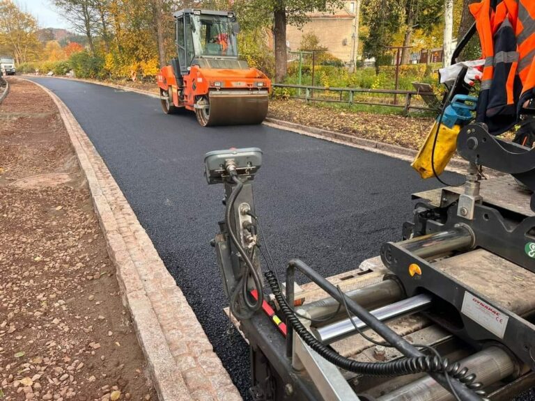 Nowa nawierzchnia drogi na odcinku ul.Powstańców
