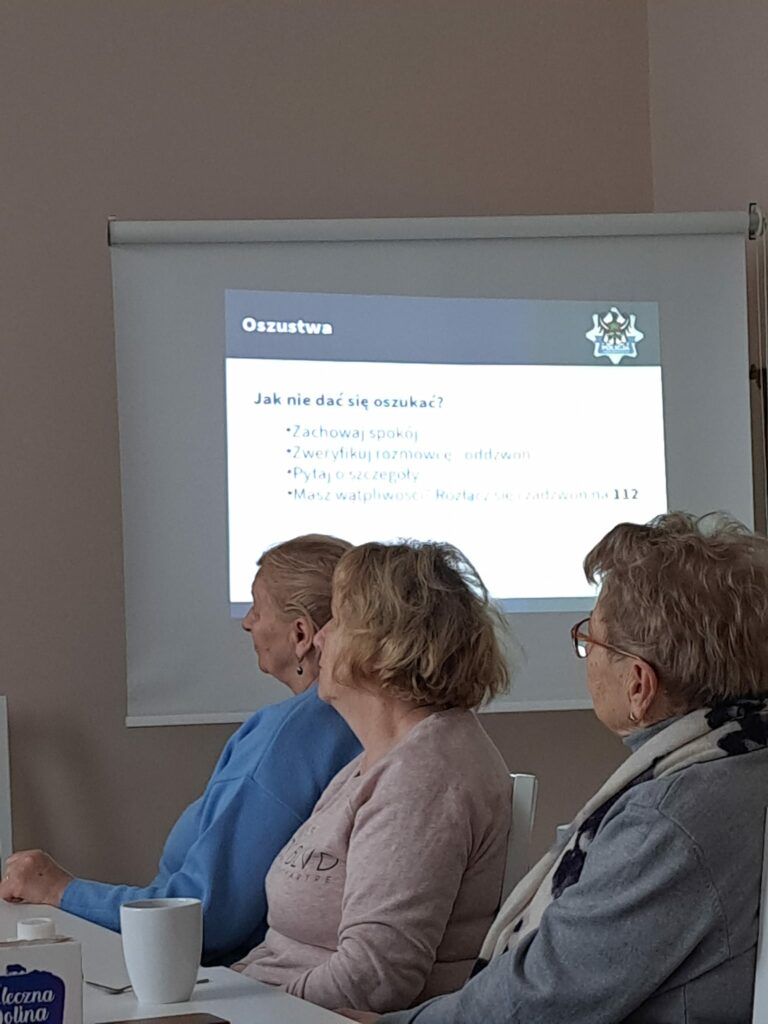 Klub Senior+ w Mieroszowie – spotkanie poprowadzone przez Komendę Miejską Policji w Wałbrzychu