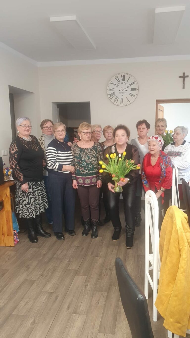 Klub Senior+ Unisław Śląski śpieszy z życzeniami z okazji Święta Kobiet