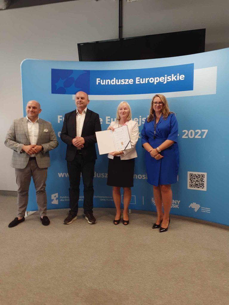 Wręczenie certyfikatów dotyczących realizacji projektu „Tworzenie i rozwój Centrów Usług Społecznych”