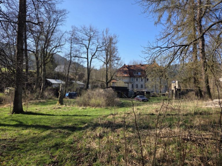 Atrakcyjna działka w sercu Gór Suchych – Twoja szansa na wyjątkową inwestycję!