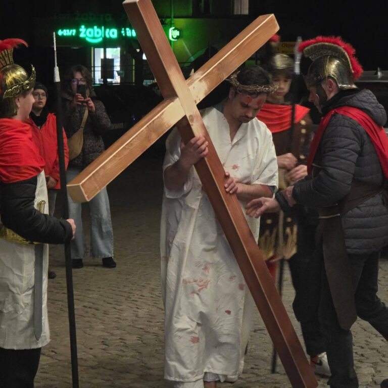 Przejmujące Misterium Męki Pańskiej w Mieroszowie